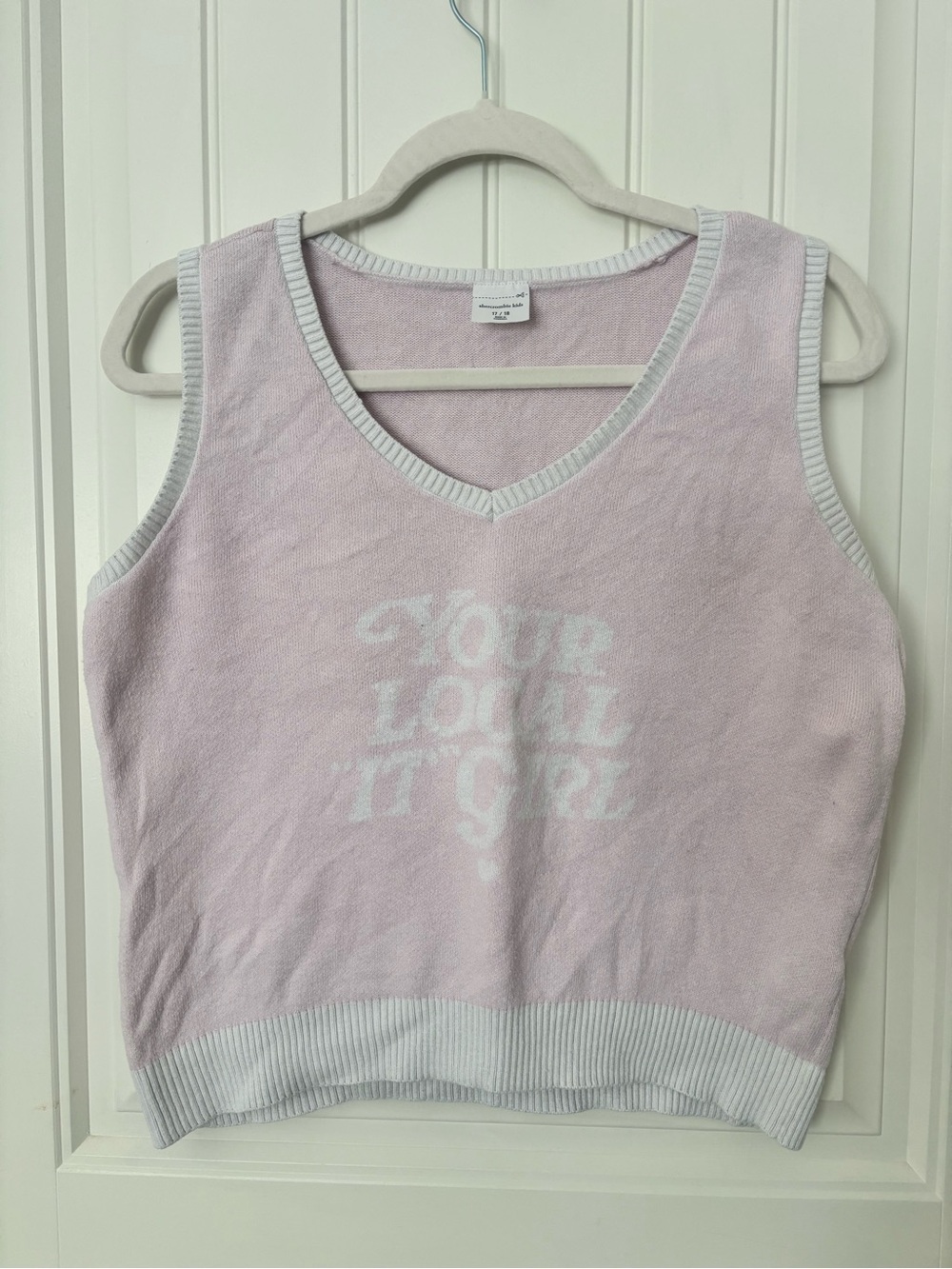 abercrombie pastel pink V‑Neck Knit Tank with White Trim YOUR LOCAL IT GIRL XS